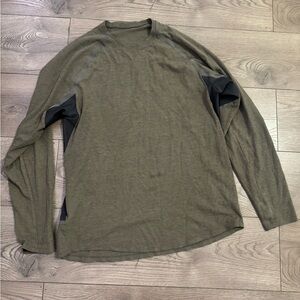 Lululemon Men's Ventilated Hiking Long Sleeve Shirt Small